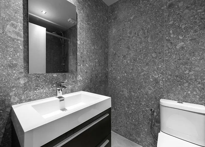 Upper Floor, The Luxury דירה